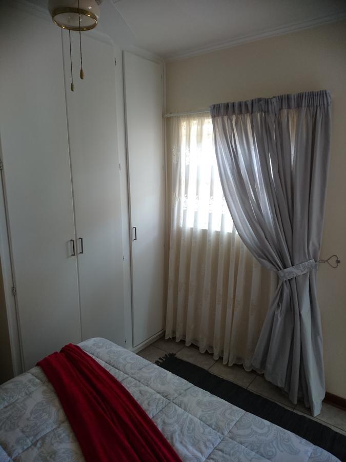 Chanelle Self Catering Bloemfontein Ngoại thất bức ảnh